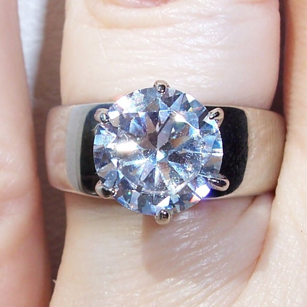 STAINLESS STEEL Round Cut Solitaire Cubic Zirconia Band Ring - Picture 4 of 16